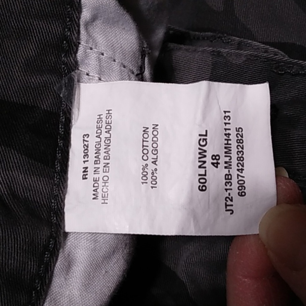 Men's Size 48 Wrangler Black N Grey Camo Cargo Shorts - Picture 4 of 4